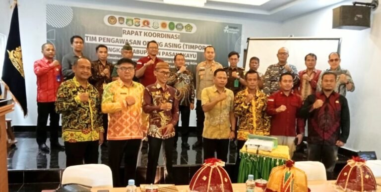 Mewakili kepala kantor Kemenag menghadiri Rapat Tim Pengawasan Orang Asing (TIMPORA) tingkat Kabupaten Pasangkayu tahun 2025