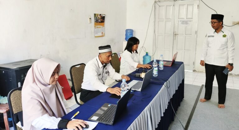 Kepala Kantor Kemenag Pasangkayu Monitoring Pelaksanaan Penilaian Kompetensi Pindah Antarinstansi Periode September 2025