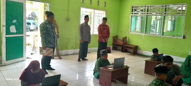 Kepala Kantor Kemenag Pasangkayu Lakukan Monitoring Pelaksanaan ANBK di MIS Al Bana Asing Hamzanwadi NW