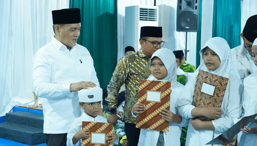 Hadiri Maulid Nabi, Wamenag Romo Syafi’i Santuni Anak Yatim dan Bicara Masa Depan Indonesia (1)
