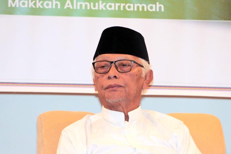 KH Anwar Iskandar Ajak Masyarakat Jaga NKRI dan Perkuat Persatuan